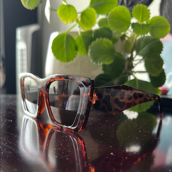 Tortoise Shell Square Sunglasses - Picture 2 of 2